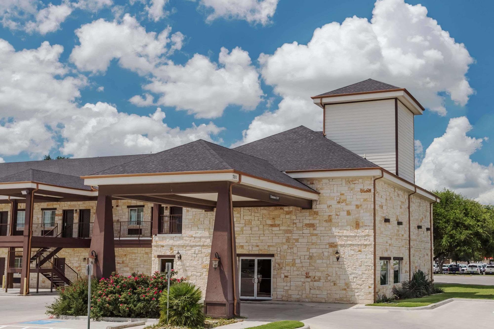 Atria Inn & Suites Three Rivers 외부 사진